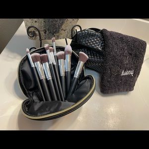 New cosmetics brushes and 2 new black cosmetics bags.